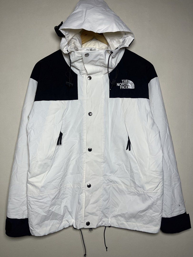 THE NORTH FACE DRY VENT GORETEX MONO (Category: Coats, Jackets and Outerwear) located in Marikina City. Submitted by chasecollectives (Listing ID 1466309148, Image 1). Description: BRAND : THE NORTH FACE DRY VENT GORETEX MONO JACKET * SEARCHABLE CODE ✅ / HAS SOME SIMILAR LISTING WITH 2k-5k but with me will give this for a cheaper price, no issue pa! perfect for your hiking, ang ganda ng sizing din neto saktuhan lang ang laki* EXCELLENT CONDITION 