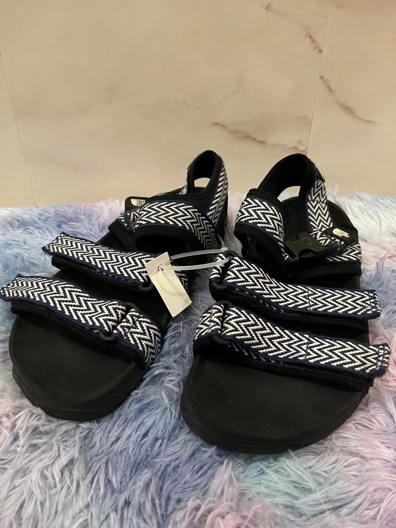 The North Face Sandals Size 7 (Category: Sandals) located in Buenavista. Submitted by lalaprelovedbags (Listing ID 1466211923, Image 1). Description: .