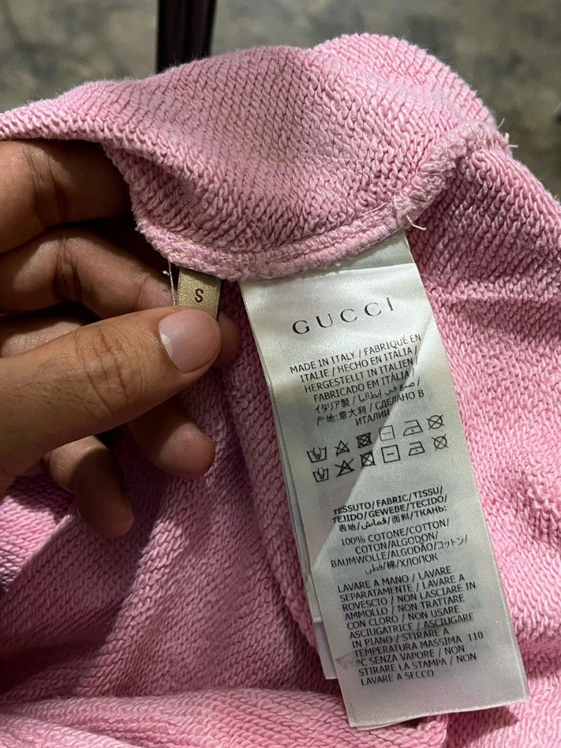 THE NORTH FACE X GUCCI PULLOVER HOODIE (Category: Coats, Jackets and Outerwear) located in Davao. Submitted by nmd.archives (Listing ID 1466183909, Image 3). Description: Small on tag 23 x 25 (fits large to XL) Color rate and condition: 9.8/10 Issue: missing lace, washable stains sa may pocket banda.