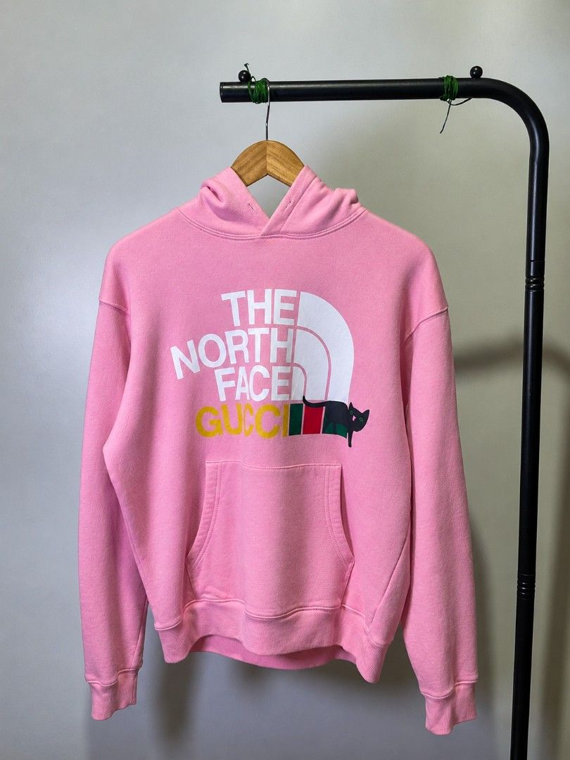 THE NORTH FACE X GUCCI PULLOVER HOODIE (Category: Coats, Jackets and Outerwear) located in Davao. Submitted by nmd.archives (Listing ID 1466183909, Image 1). Description: Small on tag 23 x 25 (fits large to XL) Color rate and condition: 9.8/10 Issue: missing lace, washable stains sa may pocket banda.