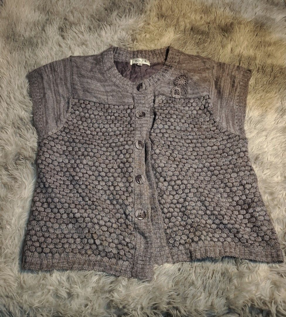 THRIFTED VEST (Category: Coats, Jackets and Outerwear) located in General Santos City (Dadiangas). Submitted by riobernard_99 (Listing ID 1466250542, Image 2). Description: .