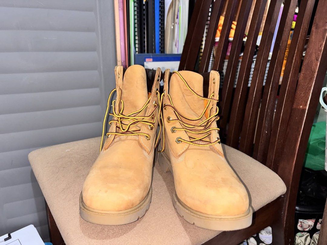 Timberland Premium Waterproof Boots (Category: Boots) located in Manila. Submitted by onlyccabello (Listing ID 1466330218, Image 1). Description: from family balikbayan box kaya no box na size 9, women never been used .