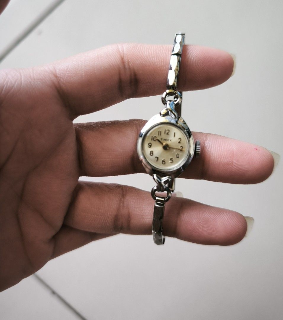 Timex stretchable watch (Category: Women's Watches) located in Manila. Submitted by wearforce (Listing ID 1466226330, Image 3). Description: Timex stretchable watch makinis kinis pa like new no gasgas 1,551 + sf.