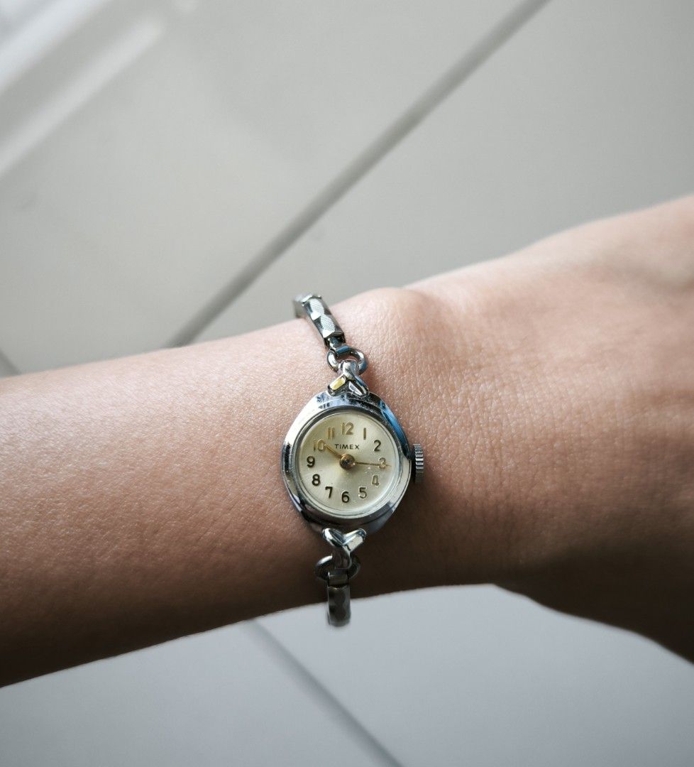 Timex stretchable watch (Category: Women's Watches) located in Manila. Submitted by wearforce (Listing ID 1466226330, Image 1). Description: Timex stretchable watch makinis kinis pa like new no gasgas 1,551 + sf.