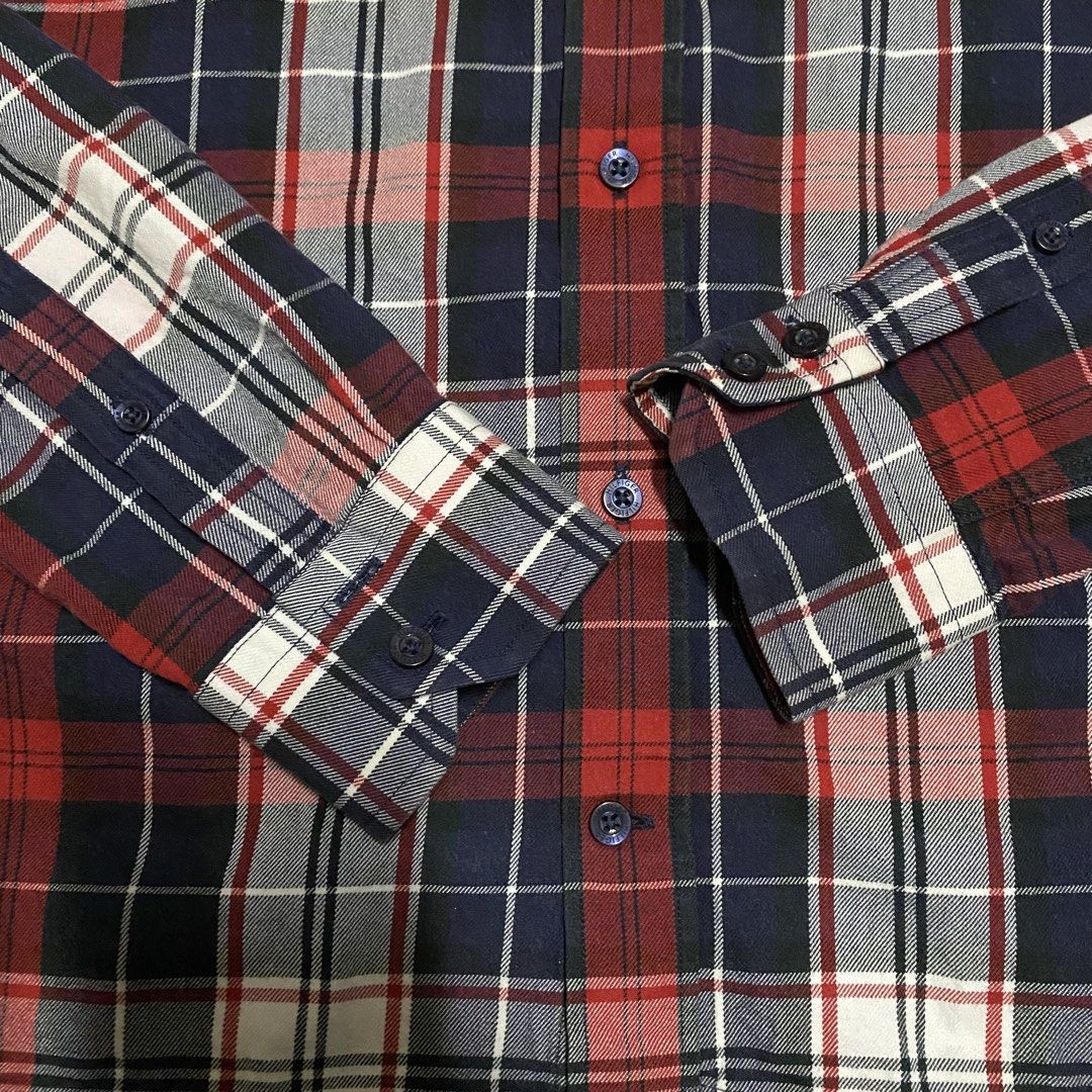 tommy hilfiger checkered button down ls (Category: Formal Shirts) located in Taguig. Submitted by xi_xxix1129 (Listing ID 1466336039, Image 3). Description: large on tag long 20x30.5” crispy vgood used condition 379php +sf no cod taguig location 📩📩📩.