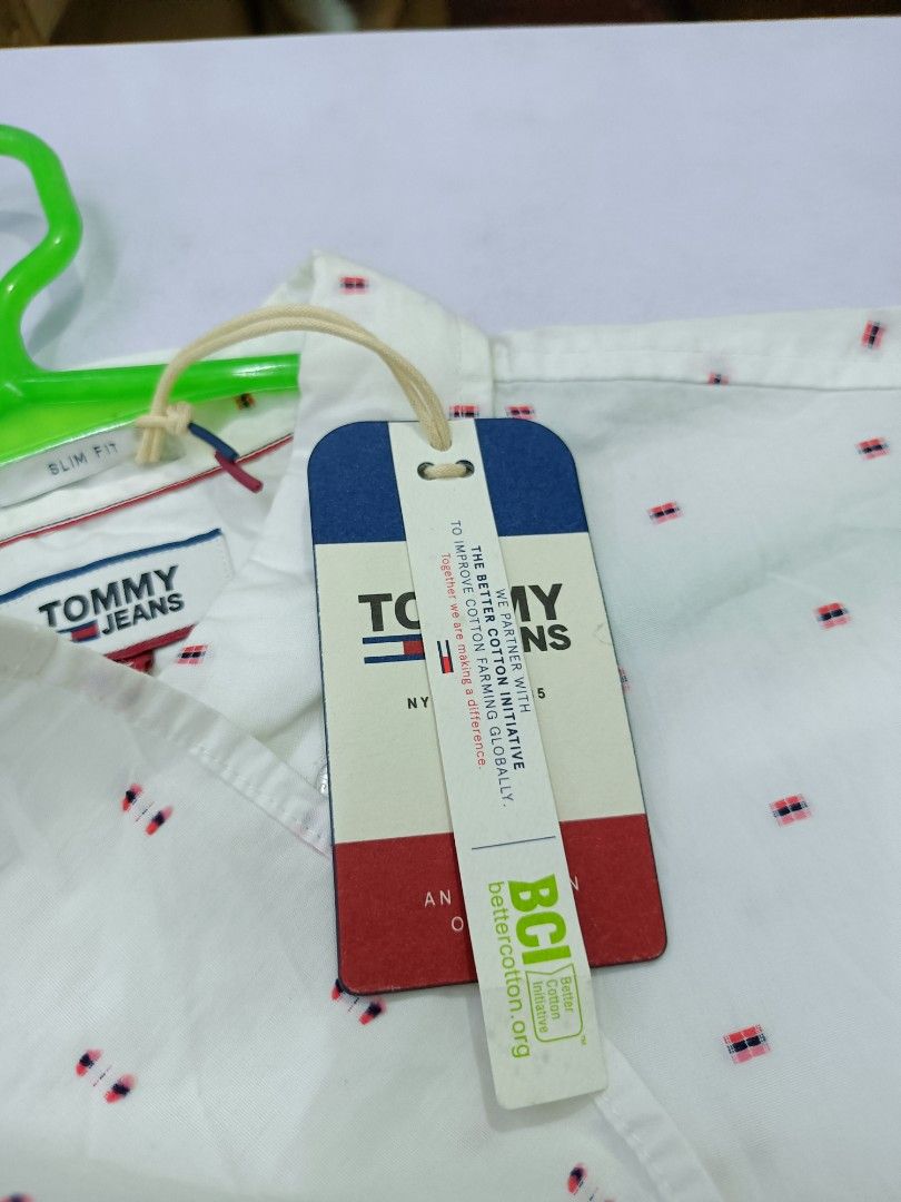 Tommy Jeans Short Sleeve Dobby Shirt White Multi Medium (Category: Formal Shirts) located in Manila. Submitted by pnjdianne25879 (Listing ID 1466164417, Image 2). Description: 19.5 x 30 Deadstock condition Need rewash Tommy Jeans short sleeve button-down shirt in white with multi-coloured square pattern. Slim fit style with collar and front button closure. Small embroidered Tommy logo patch on the chest. Brand new with original tags attached. Ret