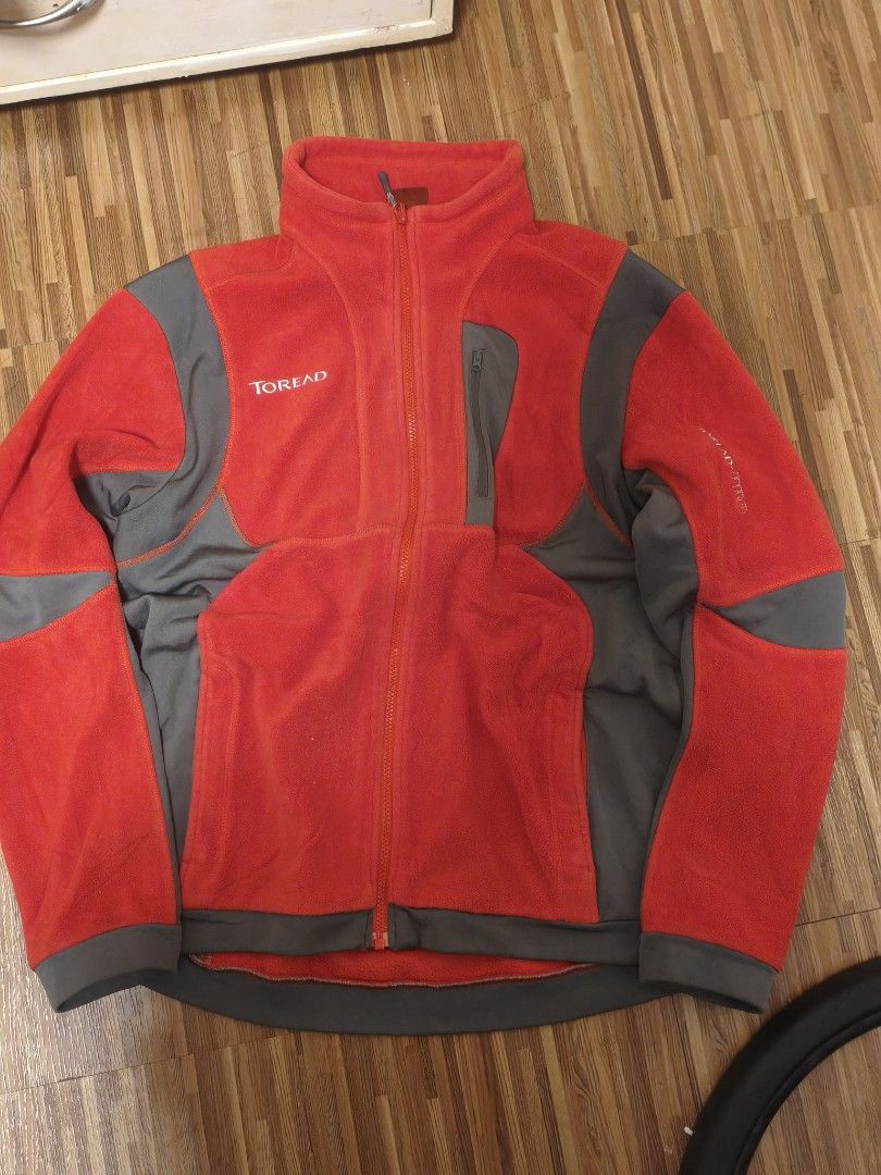 Toread Red and Grey Fleece Jacket Full Zip (Category: Coats, Jackets and Outerwear) located in Dagupan City. Submitted by aonskfinds (Listing ID 1466263574, Image 1). Description: - Brand: Toread - Color: Bright red with dark grey contrast panels - Features: Full zip front, high collar for wind protection, zippered left chest pocket - Branding: Embroidered Toread logo on the right chest and sleeve - Ideal for: Hiking, camping, and everyday casual