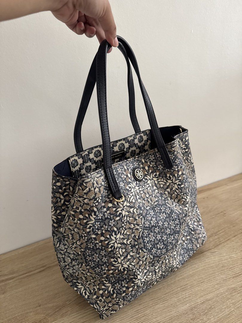 Tory Burch Tote Bag (Category: Tote Bags) located in Manila. Submitted by celine3103 (Listing ID 1466208064, Image 2). Description: .