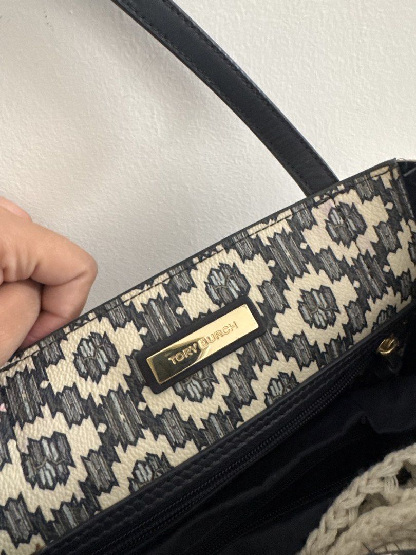 Tory Burch Tote Bag (Category: Tote Bags) located in Manila. Submitted by celine3103 (Listing ID 1466208064, Image 3). Description: .