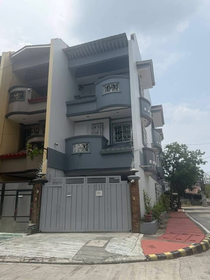 Townhouse in Quezon City (Category: House & Lot) located in Manila. Submitted by raincomito (Listing ID 1466277606, Image 1). Description: Pre owned Corner Townhouse for Sale in Teachers Village Diliman Quezon City - Near Maginhawa Near QC Circle - Semi Furnished with aircon - Clean title Lot Area 107 sqm Floor approx Area 245.82 sqm 4 Bedroom 4.5 Toilet and Bath Maids room with own Toilet and Bath Service Area Showcase kitchen Auxiliary Kitchen 
