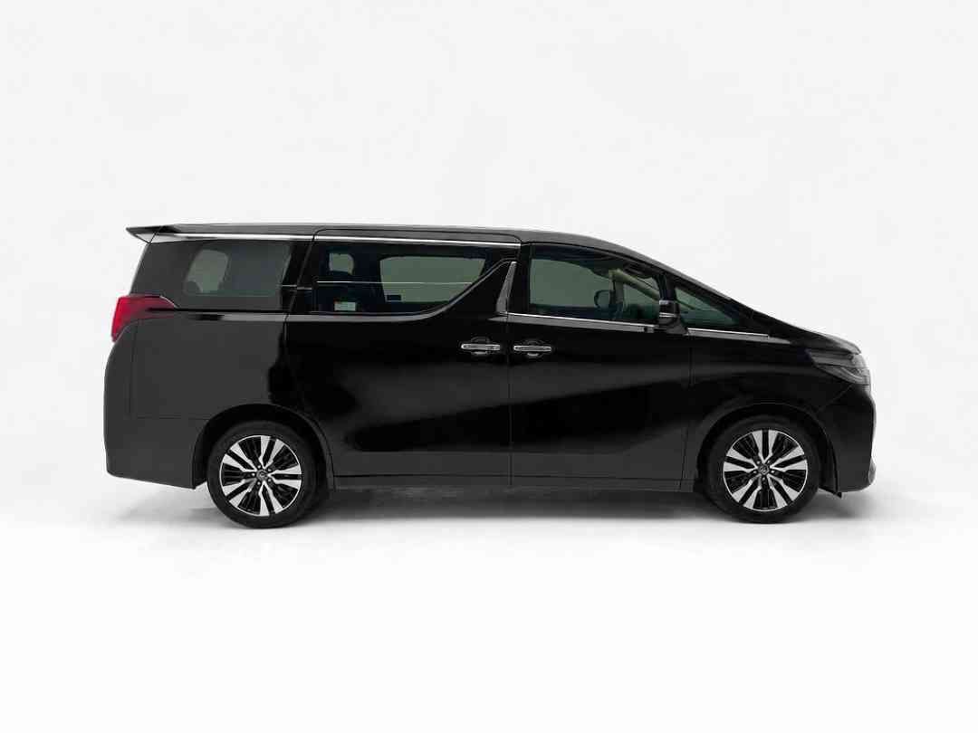 Toyota Alphard 2.5 Elegance (A) (Category: Used Cars) located in Singapore. Submitted by vincar_pre-owned (Listing ID 1466318714, Image 2). Description: 1 owner, fully agent maintained. Borneo Motors unit! Genuine mileage. One of the best MPV's in the market for the ultimate comfort and luxury for you and your passengers! Smooth and responsive drivetrain with good reliability and easy maintenance! Contact us today to arrange a viewing for this ca