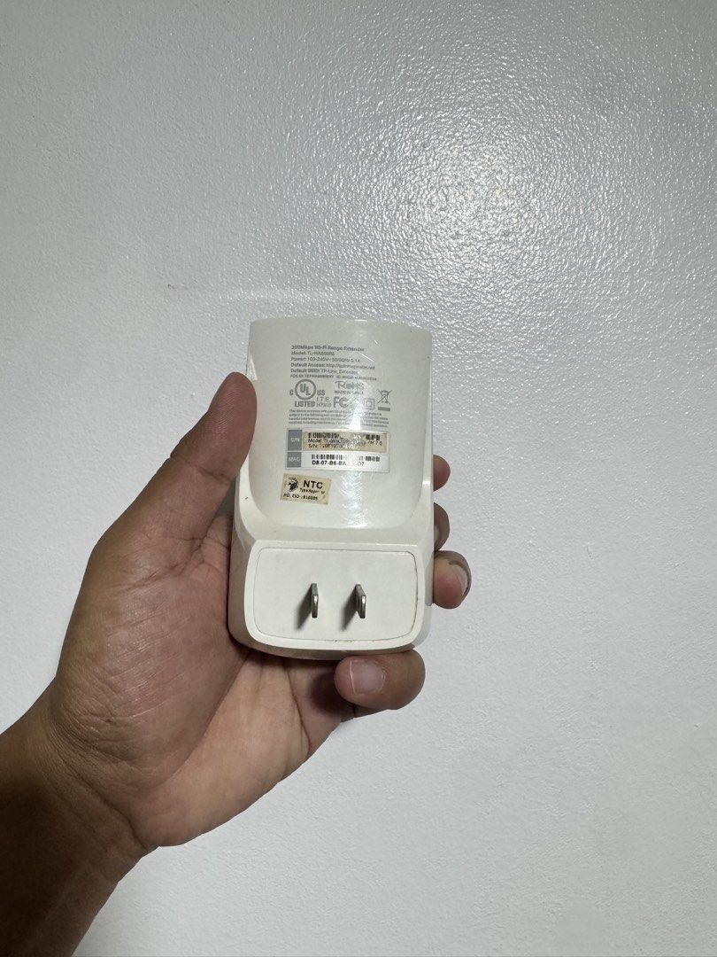 TP-Link Wi-Fi Range Extender (Category: Networking) located in Taguig. Submitted by jhnlndllcndn (Listing ID 1464682062, Image 3). Description: - TP-Link Wi-Fi Range Extender - Boosts and extends your Wi-Fi signal - Plugs directly into a wall socket for convenience - Features an Ethernet port for wired connections - Shows minor scuffs and dust from previous use, but functions perfectly.