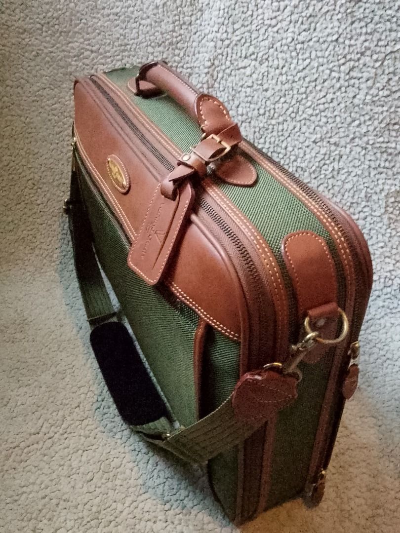 Travel Bag Document Bag Sling Bag (Category: Briefcases) located in Las Pinas. Submitted by flyhigh23 (Listing ID 1466268568, Image 2). Description: In pristine condition Travel Bag Valentino .