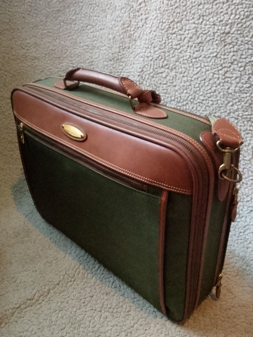Travel Bag Document Bag Sling Bag (Category: Briefcases) located in Las Pinas. Submitted by flyhigh23 (Listing ID 1466268568, Image 1). Description: In pristine condition Travel Bag Valentino .