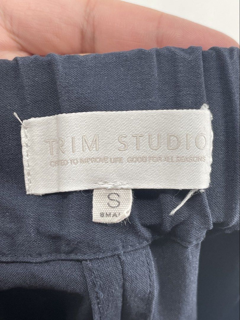Trim Studios Twill Easy Wide Trousers (Category: Trousers) located in Mandaluyong City. Submitted by armrhts (Listing ID 1466324071, Image 3). Description: Size: Small Dimensions(inches) •Waist/Width : 26"-34" (garterized waist) •Hip: 23" •Front Rise: 16" •Thigh: 14" •Inseam: 22" •Outseam/Length: 36" •Leg Opening: 8" .