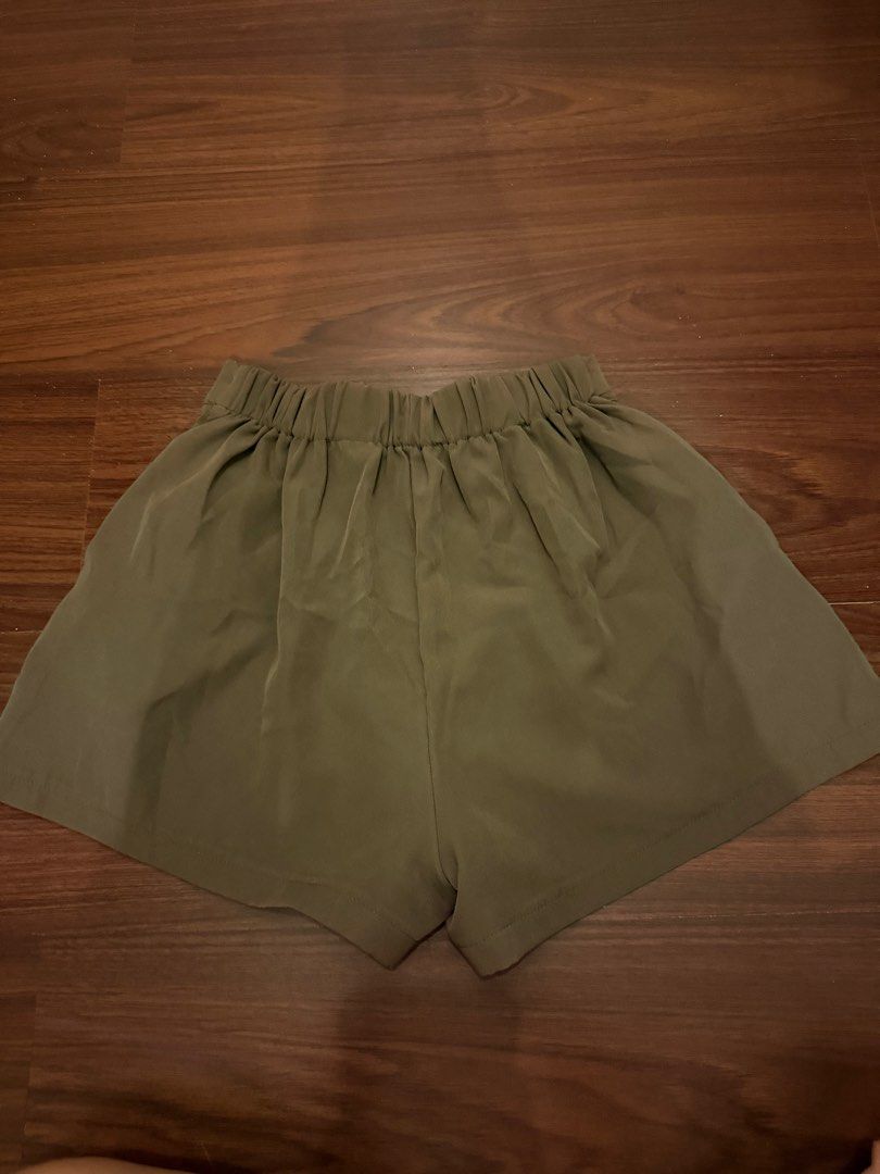 Trouser Shorts (Category: Shorts) located in Pasig City. Submitted by shop.gelss (Listing ID 1466322640, Image 2). Description: .
