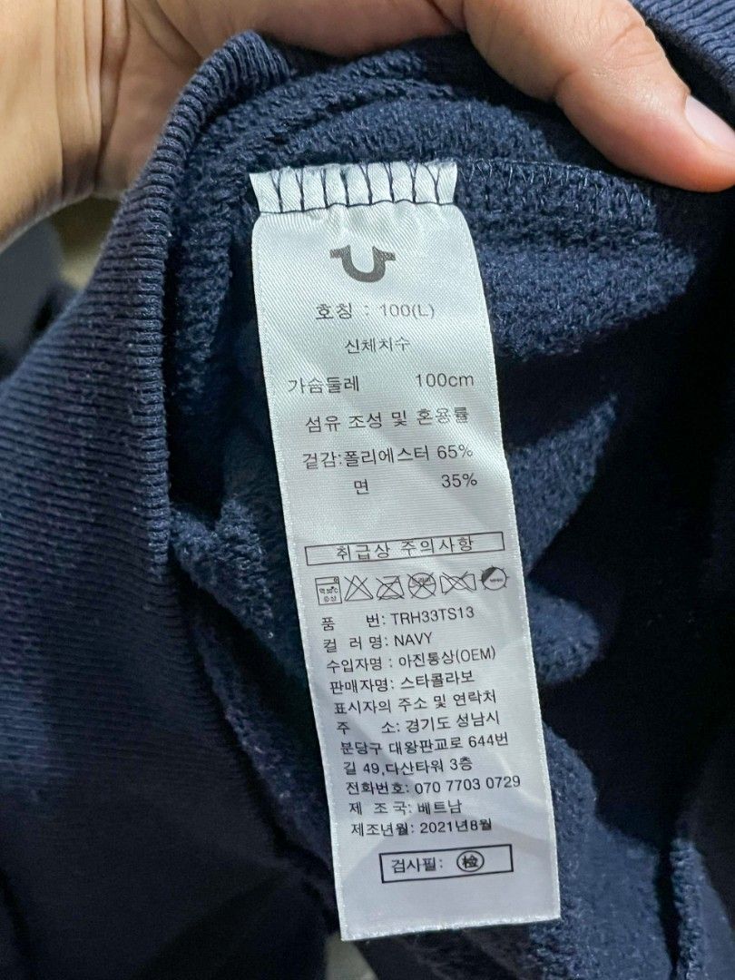 TRUE RELIGION SCRIPT SWEATSHIRT (Category: Tshirts & Polo Shirts ) located in Davao. Submitted by nmd.archives (Listing ID 1466186294, Image 3). Description: Large on tag 22 x 25.5 Color rate and condition: 9.7/10 No issue.