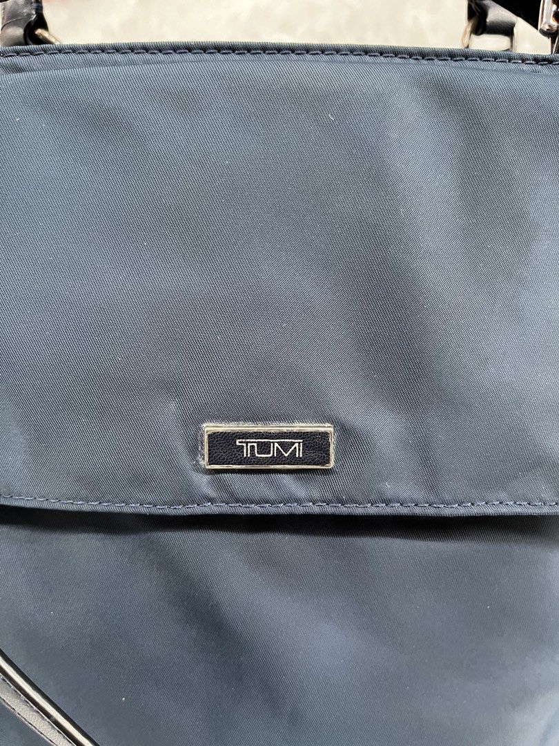 TUMI (Category: Cross-body Bags) located in Cotabato. Submitted by big_cash (Listing ID 1466165633, Image 3). Description: .