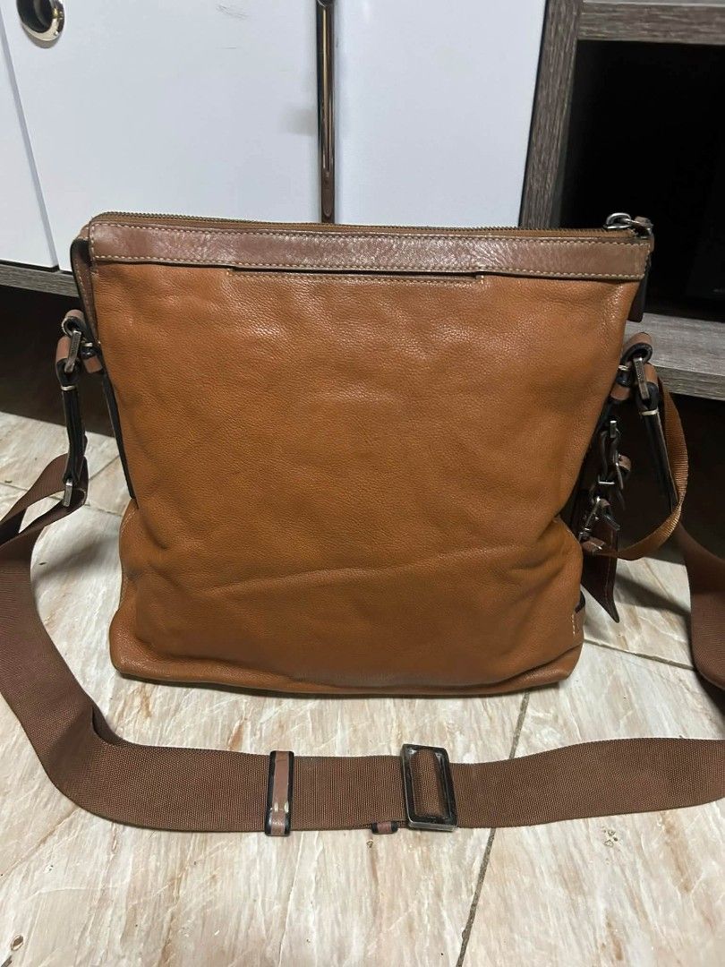 Tumi sling/bodybag (Category: Sling Bags) located in Cagayan de Oro. Submitted by noblefish_936547 (Listing ID 1466332721, Image 3). Description: .