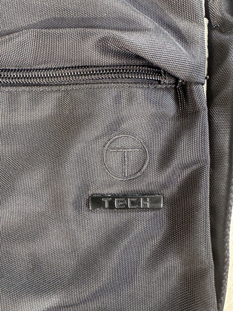 TUMI T-TECH nylon sling/crossbody bag (Category: Luxury Bags & Wallets) located in Cavite. Submitted by pidiyey (Listing ID 1466156701, Image 3). Description: normal signs of use check pics for reference.