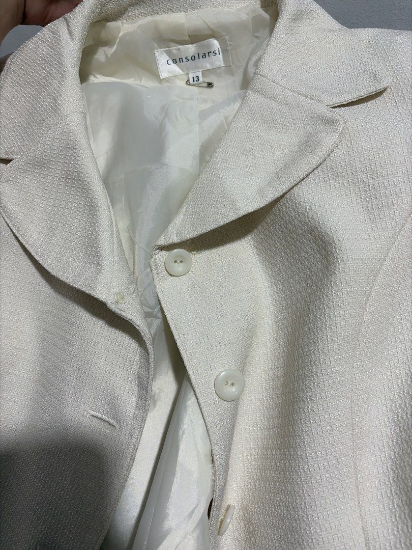 Tweed White Small Lapel Button Down (Category: Coats, Jackets and Outerwear) located in Taguig. Submitted by vm.co (Listing ID 1466307966, Image 3). Description: .