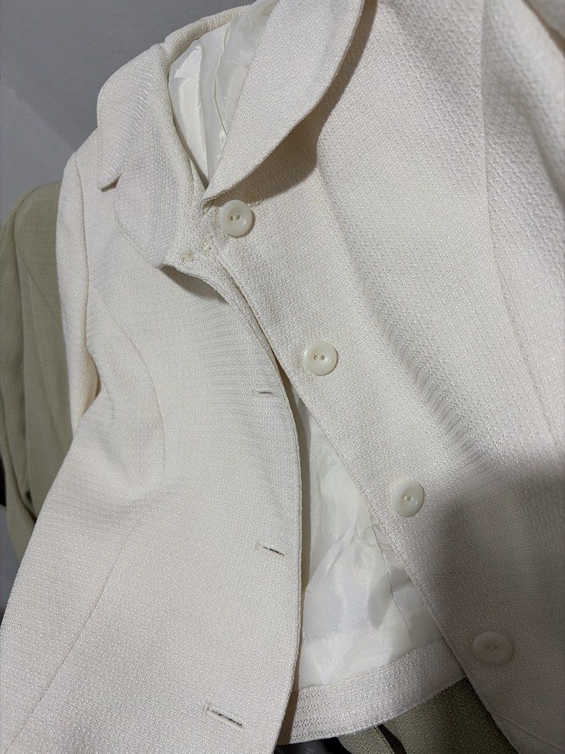 Tweed White Small Lapel Button Down (Category: Coats, Jackets and Outerwear) located in Taguig. Submitted by vm.co (Listing ID 1466307966, Image 2). Description: .