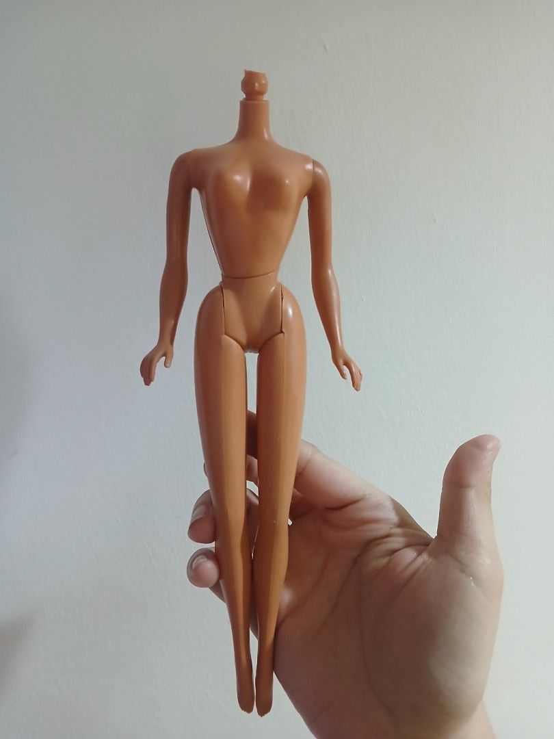 Twist & turn barbie body donor (Category: Kids Toys) located in Subic. Submitted by frncnjntmr22 (Listing ID 1466238724, Image 1). Description: made in korea 1966 has flaw see on pic this is preloved.
