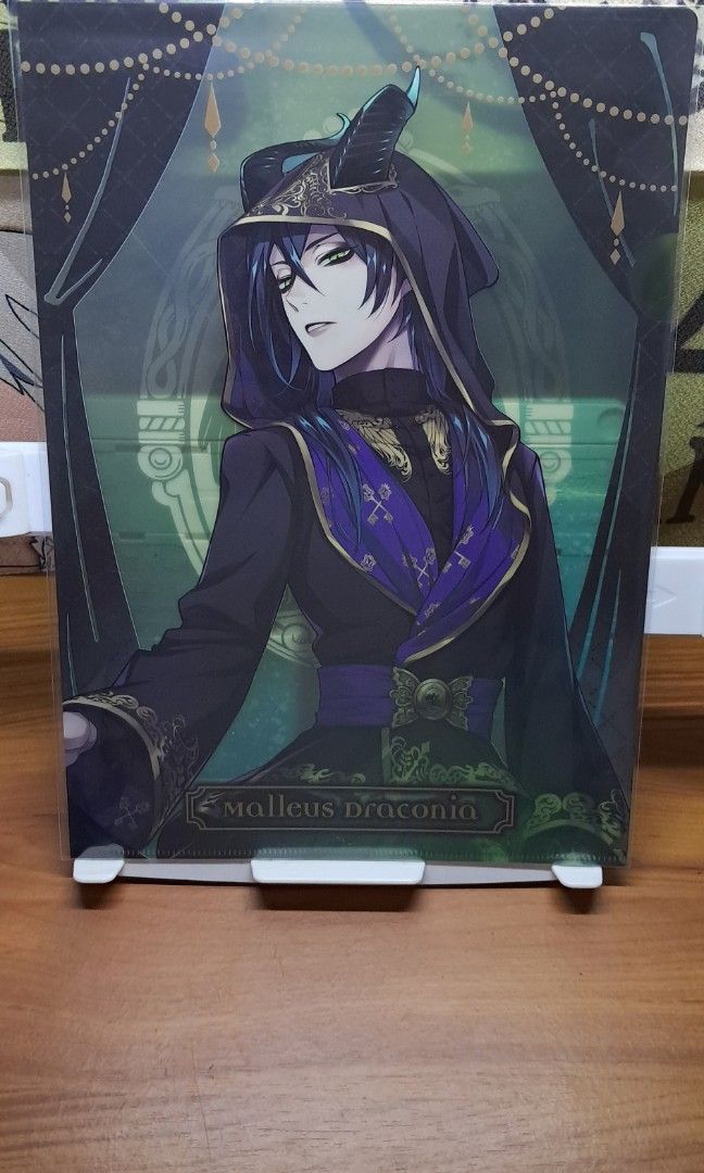 Twisted Wonderland merch (Category: Character Goods) located in Manila. Submitted by mooncollectibles_000a43 (Listing ID 1466328115, Image 1). Description: All sealed A4 random twisted wonderland folders.