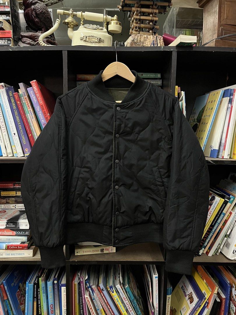 Two-tone Wool & Quilted Reversible Stadium Jacket (unknown brand) (Category: Coats, Jackets and Outerwear) located in Baguio. Submitted by feelathome (Listing ID 1466288868, Image 2). Description: Two-tone Wool & Quilted Reversible Stadium Jacket (unknown brand) Tag size: Small Width: 22 Length: 24 In excellent condition, konting lints lang 1,275php Free nationwide shipping. Read the description and check all photos carefully before buying. If yo