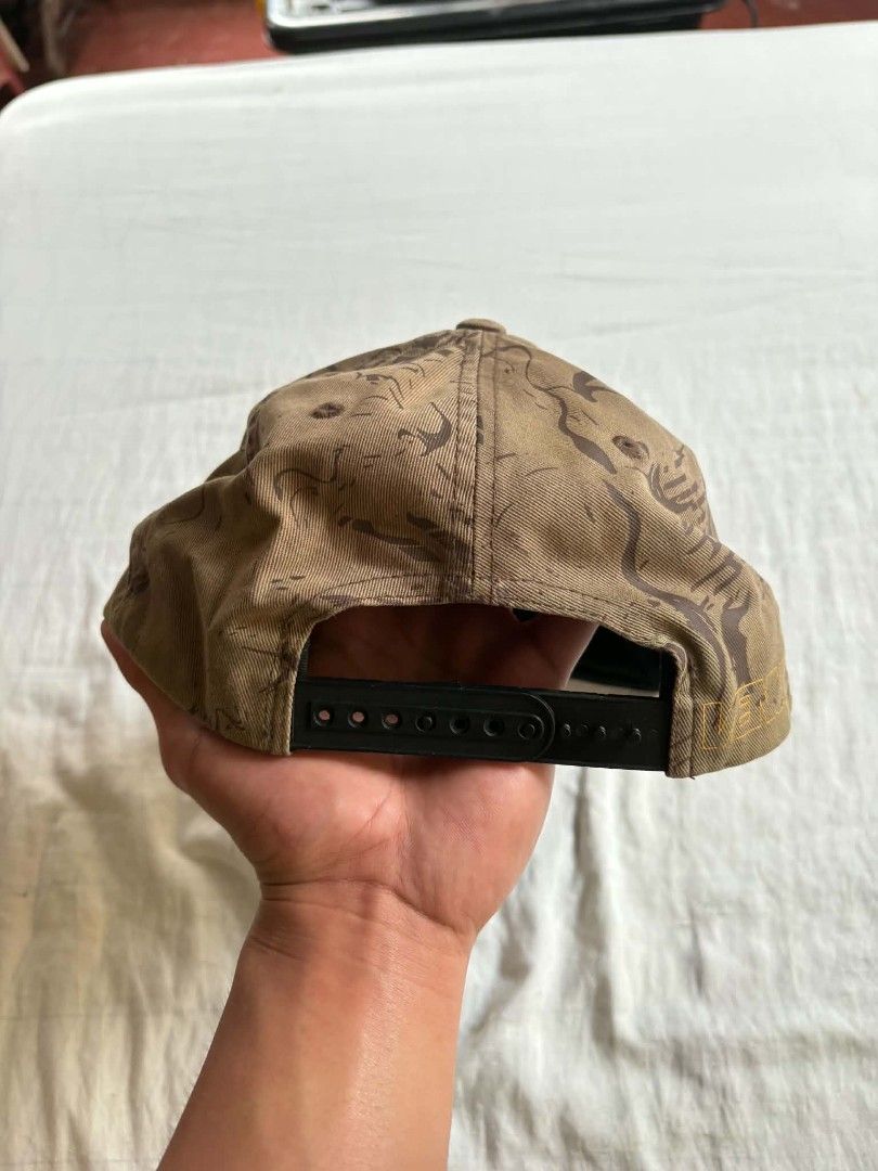 UFC Venum Snapback Cap (Category: Caps & Hats) located in Manila. Submitted by markjonesa54471 (Listing ID 1466188239, Image 3). Description: - Authentic UFC Venum snapback cap in brown camo - ISSUE LAST PIC - Eye-catching yellow embroidered Venum logo and side text - Adjustable black plastic strap for a custom fit - Original sticker still attached on the brim - Clean interior with branded seam tape.