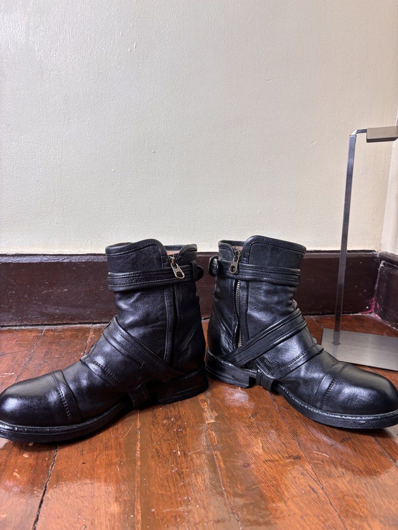 Ugg Collection Elisabeta Ash Bikers Boots (Category: Boots) located in Manila. Submitted by earlylifecrisis (Listing ID 1466286734, Image 2). Description: Size 8 Condition 9/10 Measure it by inch Insole: 9.5 Outsole: 11 Heels: 1.5 •Refund / Returns not allowed allowed •Please do check the dimensions size on labels sometimes are not accurate on the sizing •Ask me before purchasing.
