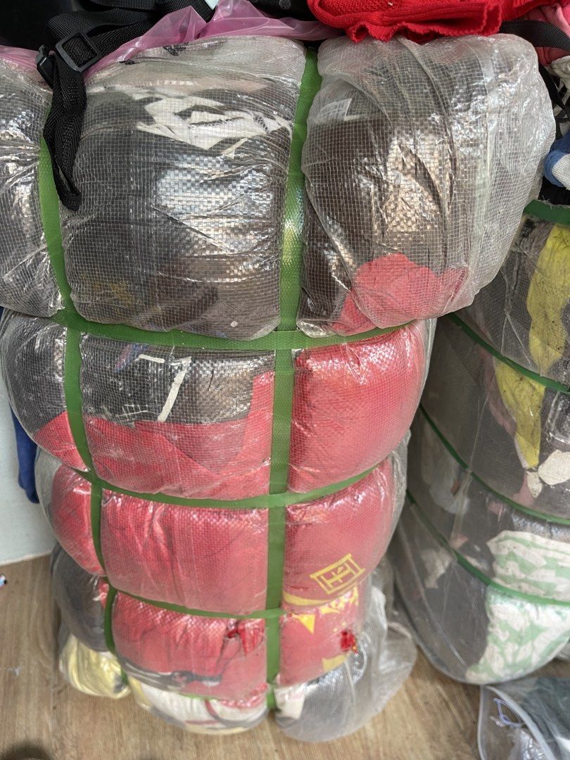 UKAY BALES (PRE-LOVED) (Category: Announcements) located in Rizal. Submitted by skdchateau (Listing ID 1466165121, Image 1). Description: TAKE ALL 3 BALES ₱2,700 ₱1K per bale pag di niyo kukunin lahat. 📦📦2 BALES KTESS 📦1 BALE JP🇯🇵 Leather Jacket Pick up lang po pls. Issue: Medyo luray na yung sako gawa ng na-stck na Rfs: Di po kasi ako nag iibang code buhat na-try ko mag-blouse kaya natengga nalang. Worth 8k+ po yan lahat. Old stocks po ito.