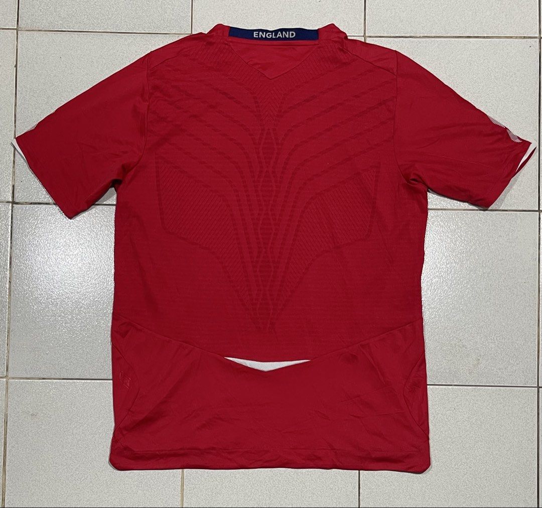 Umbro Jersey (Category: Activewear) located in Mandaue City. Submitted by MJ_80 (Listing ID 1466287894, Image 2). Description: Umbro England Football Jersey Large Dimes: 21.5 X29.5 See photos for measurements Color rate & Condition: 9.8/10 minor loose sticth Price: 1,500 .