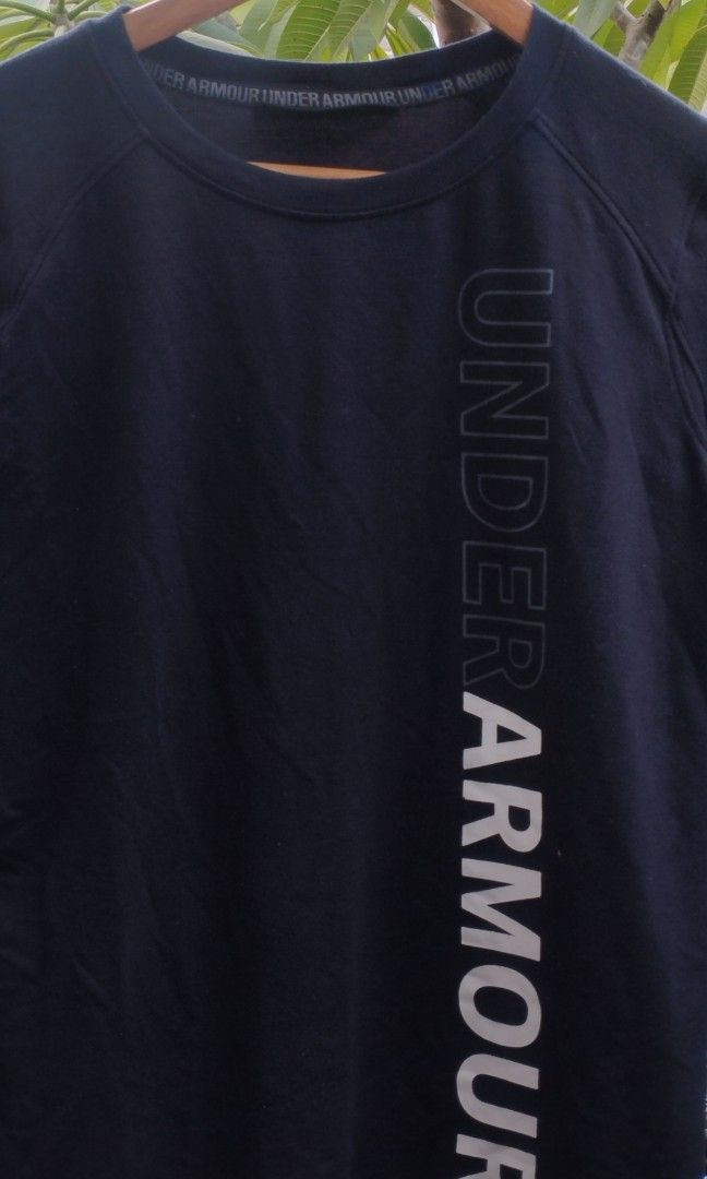 Under Armour Small Black Sweatshirt Activewear Longsleeve Pullover UA (Category: Activewear) located in Taguig. Submitted by archie.abdullathrift (Listing ID 1466324256, Image 2). Description: Under Armour Sweatshirt Small L27W18 Bust: 36 in Color Rate: 9.5/10 Condition: 9.5/10 No Issue. ✨ MOP: Cash/Gcash or COD via Lalamove 📍Taguig.