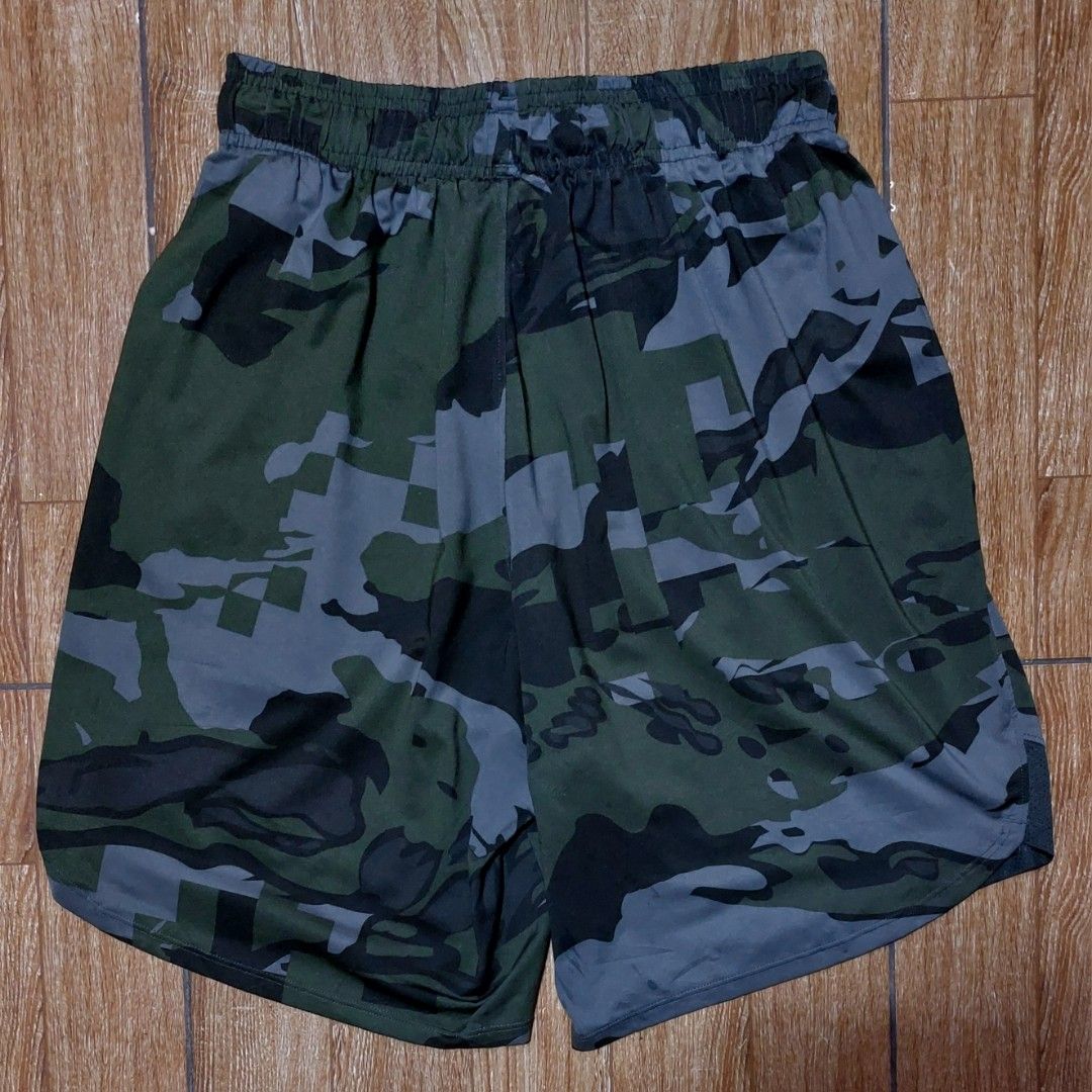 Under Armour Training Shorts (Category: Activewear) located in Baguio. Submitted by wagwagan_001 (Listing ID 1466332121, Image 3). Description: excellent medium W: 30 - 33 L: 18.5.