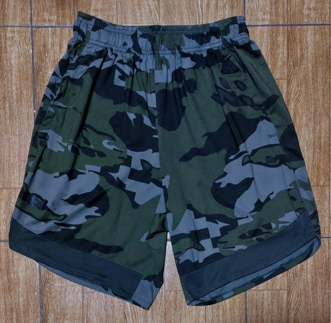 Under Armour Training Shorts (Category: Activewear) located in Baguio. Submitted by wagwagan_001 (Listing ID 1466332121, Image 2). Description: excellent medium W: 30 - 33 L: 18.5.