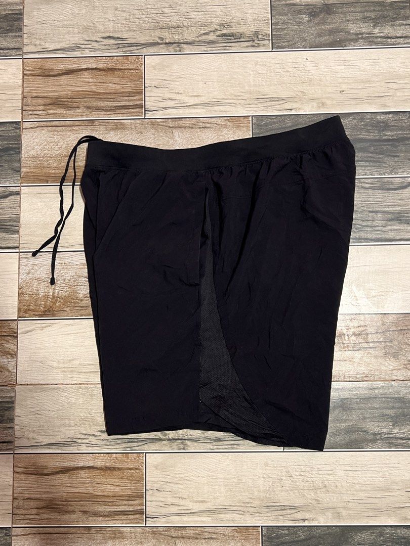 Underarmour trainning shorts (Category: Activewear) located in Silay City. Submitted by jeffreyxsummer (Listing ID 1466250779, Image 1). Description: See photo for more details.