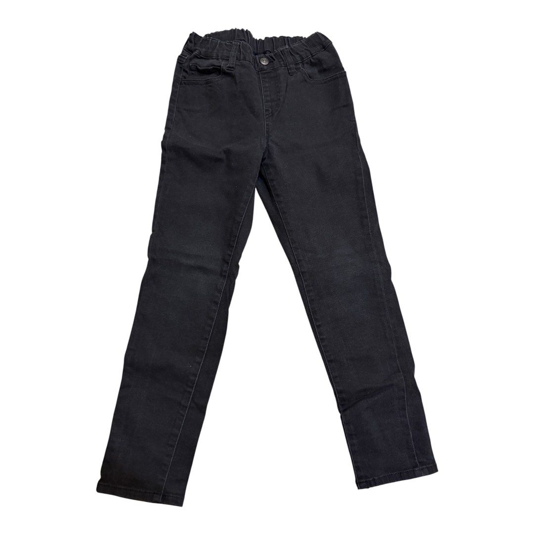 Uniqlo black jeggings (Category: Babies & Kids Fashion) located in Lipa City. Submitted by lifestyled (Listing ID 1466176804, Image 2). Description: Uniqlo black jeggings Size 130 Bottom- W-10” L- 29” Color rate- 7/10 💯 Authentic.