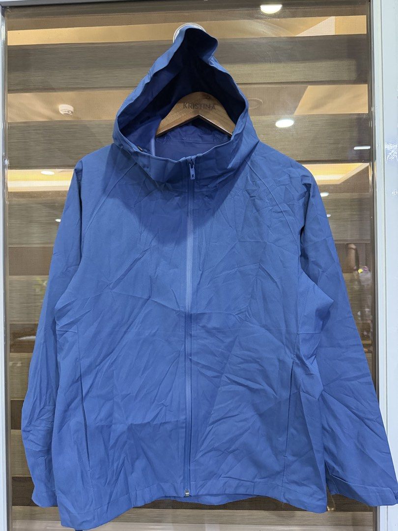 Uniqlo Blocktech Parka Blue Size M (Category: Coats, Jackets and Outerwear) located in Manila. Submitted by kristinata44809 (Listing ID 1466176382, Image 1). Description: - Brand: Uniqlo - Size: M - Color: Solid Blue - Material: 100% Polyester - Origin: Made in Vietnam - Features: Water-resistant, windproof, durable water repellency, breathable, and stretch fabric - Design: Full zip front closure and long sleeves with adjustable cuffs.