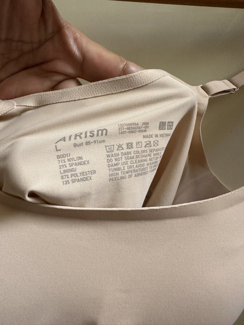 UNIQLO BRA Seamless Relaxed Large (Category: Undergarments & Loungewear) located in Calapan. Submitted by shakalak2 (Listing ID 1466204170, Image 3). Description: NWOT.