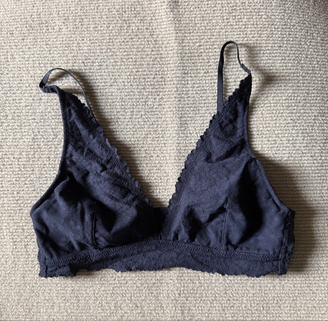Uniqlo Bralette Lace Bra MEDIUM (Category: Undergarments & Loungewear) located in Marikina City. Submitted by wearism (Listing ID 1466249583, Image 1). Description: 100% original Uniqlo. Slightly used. Not from UKAY. AVAILABLE UNTIL POSTED. LAST PRICE POSTED. Size: Medium, padded (removable) Color: Navy. Where was it made: Vietnam/china Php390.00 each No when worn photo(s) Location: Santo Niño, Marikina Shipping via J&T -c/o buyer (MM Php60) Can 