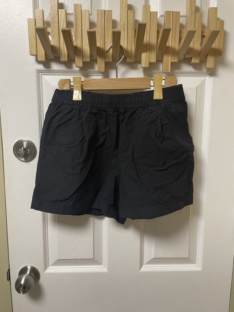 Uniqlo Easy Shorts (Category: Shorts) located in Manila. Submitted by abbie0309296694 (Listing ID 1466256228, Image 2). Description: .