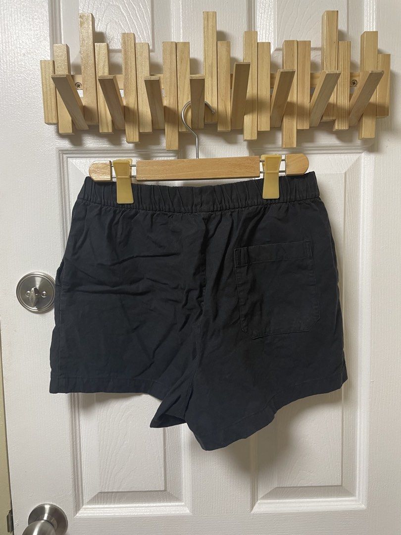 Uniqlo Easy Shorts (Category: Shorts) located in Manila. Submitted by abbie0309296694 (Listing ID 1466256228, Image 3). Description: .
