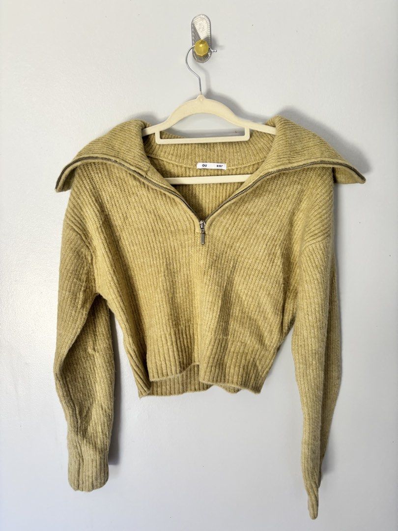 uniqlo fleece jacket (Category: Coats, Jackets and Outerwear) located in Binan City. Submitted by byhiraeth (Listing ID 1466308628, Image 1). Description: good as new pa no ww color is vere pretty irl.