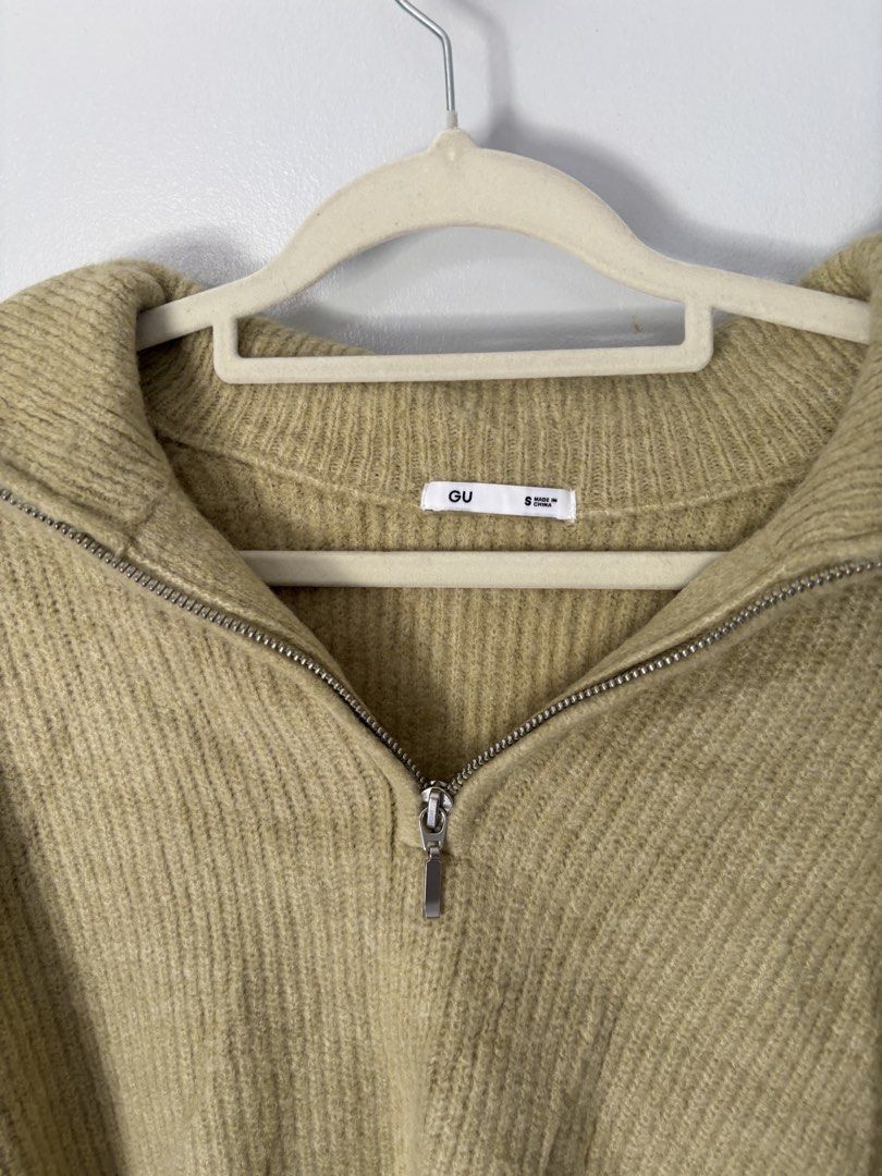 uniqlo fleece jacket (Category: Coats, Jackets and Outerwear) located in Binan City. Submitted by byhiraeth (Listing ID 1466308628, Image 2). Description: good as new pa no ww color is vere pretty irl.
