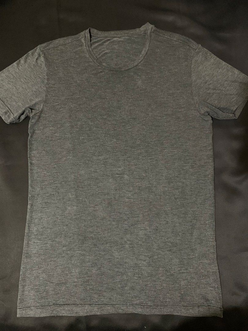 Uniqlo Heat Tech L DGray (Category: Tshirts & Polo Shirts ) located in Manila. Submitted by deehumphrey (Listing ID 1466335386, Image 1). Description: Uniqlo HEAT TECH DarkGray Size L on tag Round-neck Dimes W 19 - L 29.