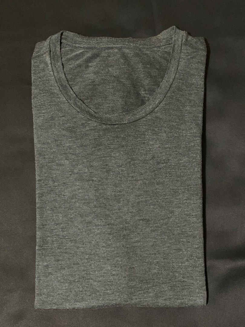 Uniqlo Heat Tech L DGray (Category: Tshirts & Polo Shirts ) located in Manila. Submitted by deehumphrey (Listing ID 1466335386, Image 3). Description: Uniqlo HEAT TECH DarkGray Size L on tag Round-neck Dimes W 19 - L 29.