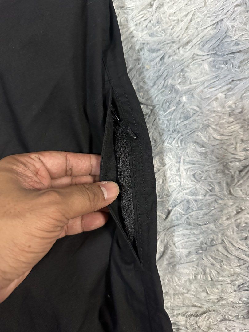 Uniqlo Heatech Utility Trekking Pants (Category: Chinos) located in Baao. Submitted by revamped.co (Listing ID 1466253067, Image 3). Description: Uniqlo Heatech Utility Trekking Pants Excellent Condition Size Small on Tag Fit 28-32 39 Inches in Length No Issue.