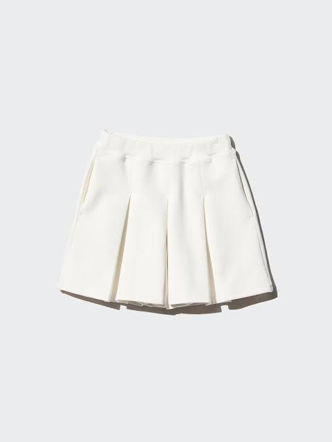 Uniqlo Mini Skort Size 150 (Category: Other Bottoms) located in Dupax Del Sur. Submitted by k8kat (Listing ID 1466254709, Image 1). Description: .