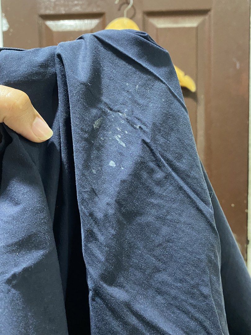 Uniqlo Navy Blue Long Sleeve (Category: Longsleeves) located in Calamba. Submitted by soleilcollections.ph (Listing ID 1466234571, Image 2). Description: with minimal stains Medium.